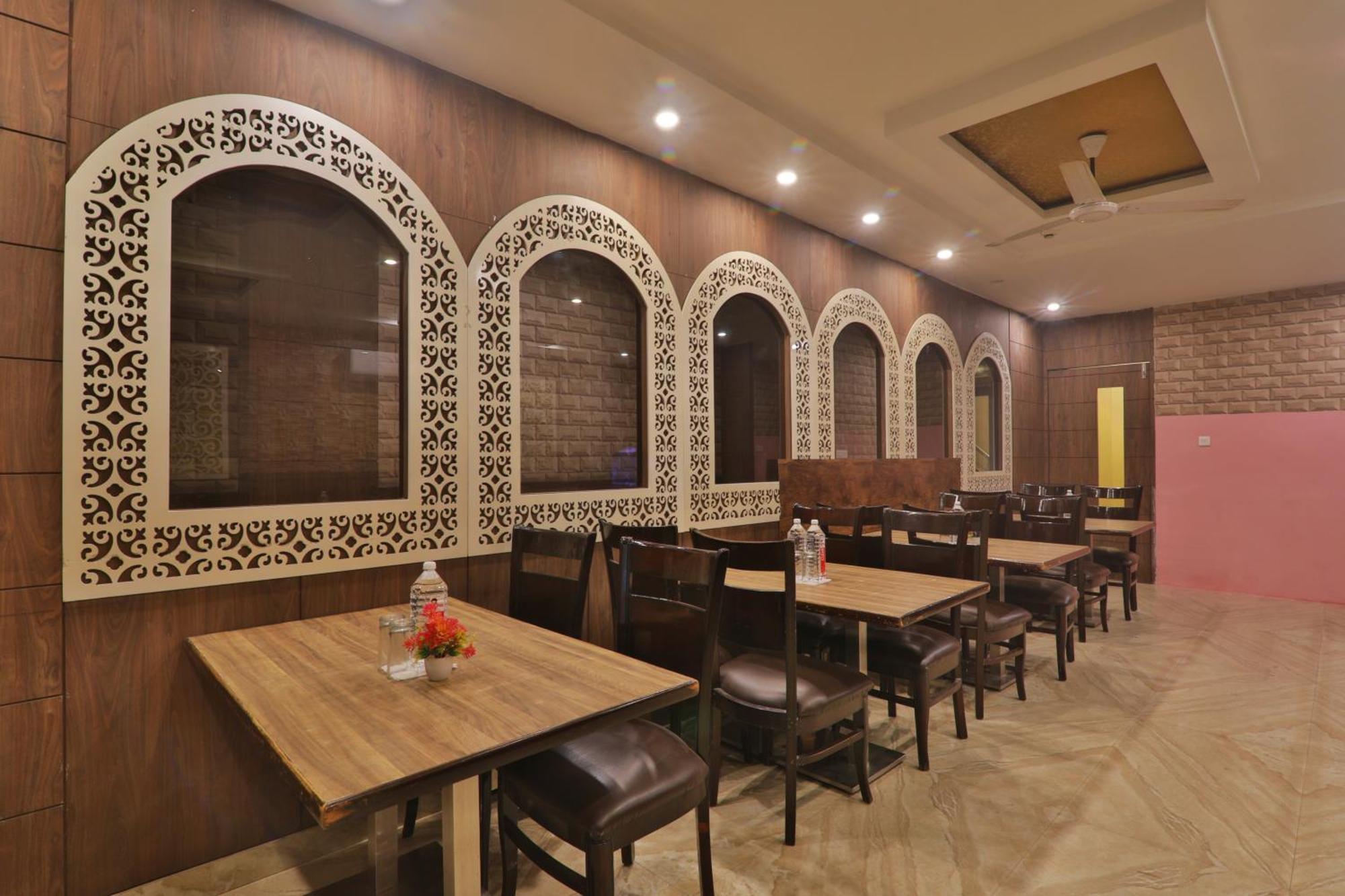 4Everstay By Janki Inn Most Luxury & Spacious Rooms Best Family Hotel In Varansi - Varanasi, Varanasi