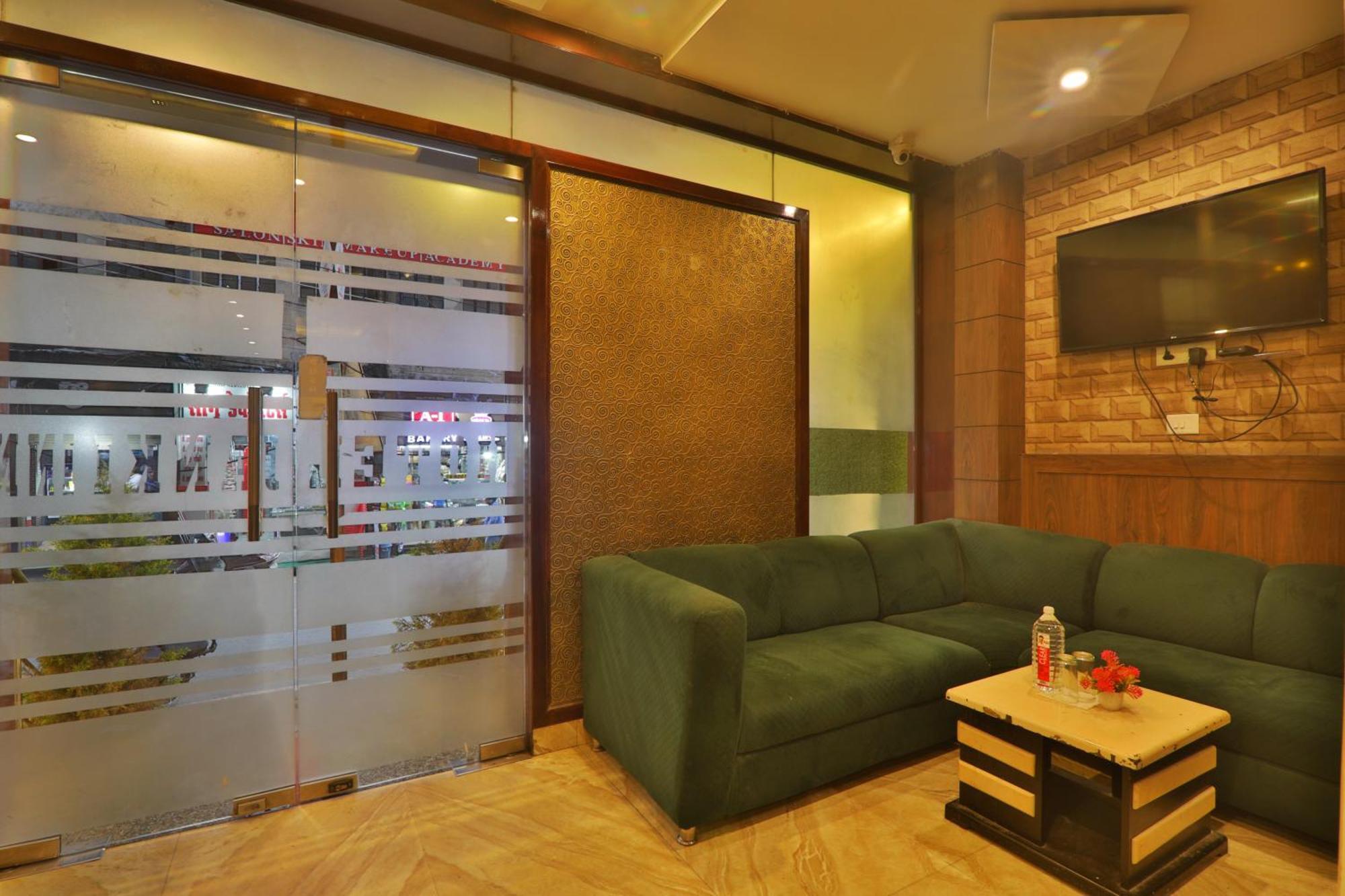 4Everstay By Janki Inn Most Luxury & Spacious Rooms Best Family Hotel In Varansi - Varanasi — Photos 1
