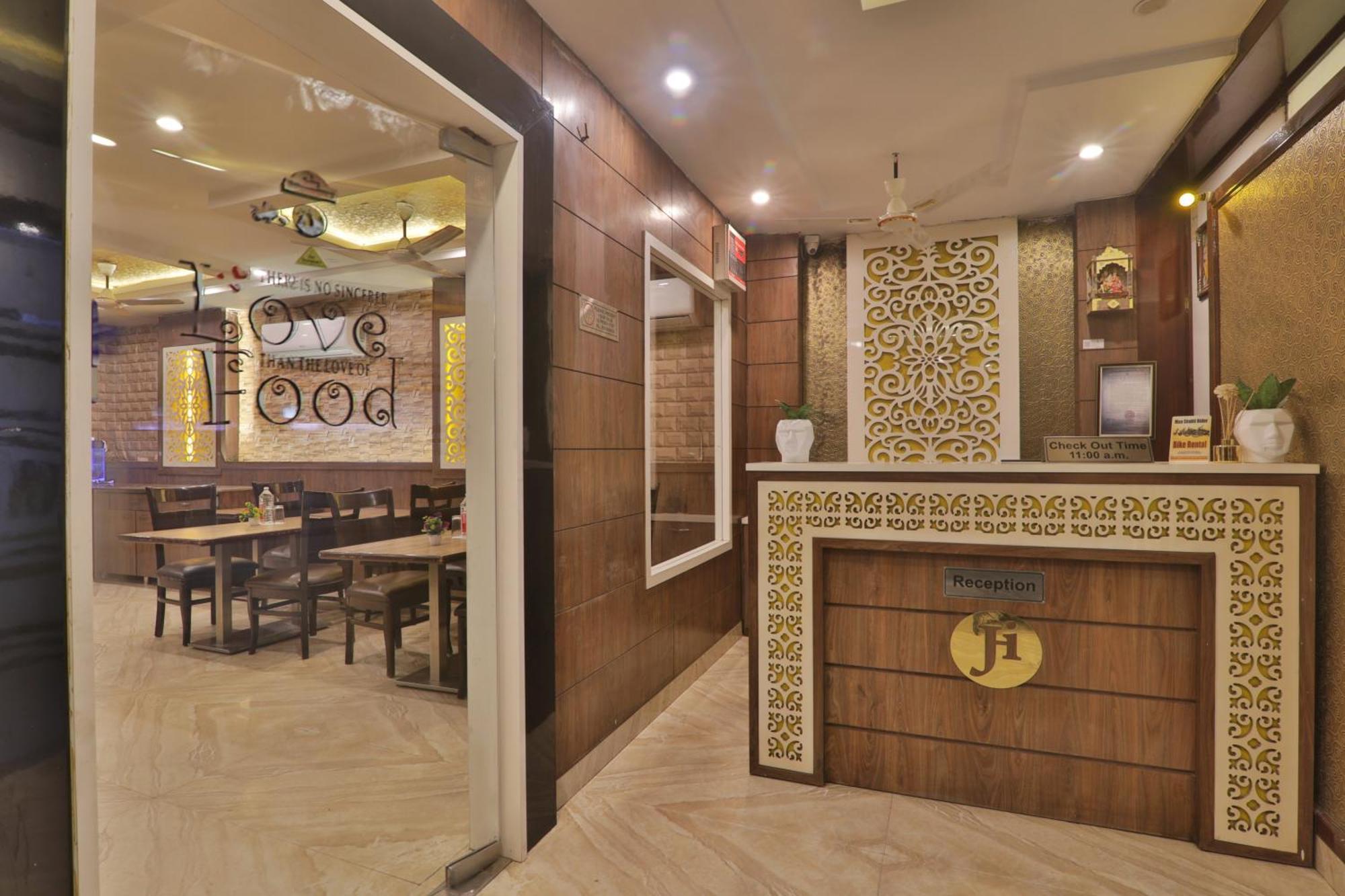 4Everstay By Janki Inn Most Luxury & Spacious Rooms Best Family Hotel In Varansi - Varanasi — Photos 3